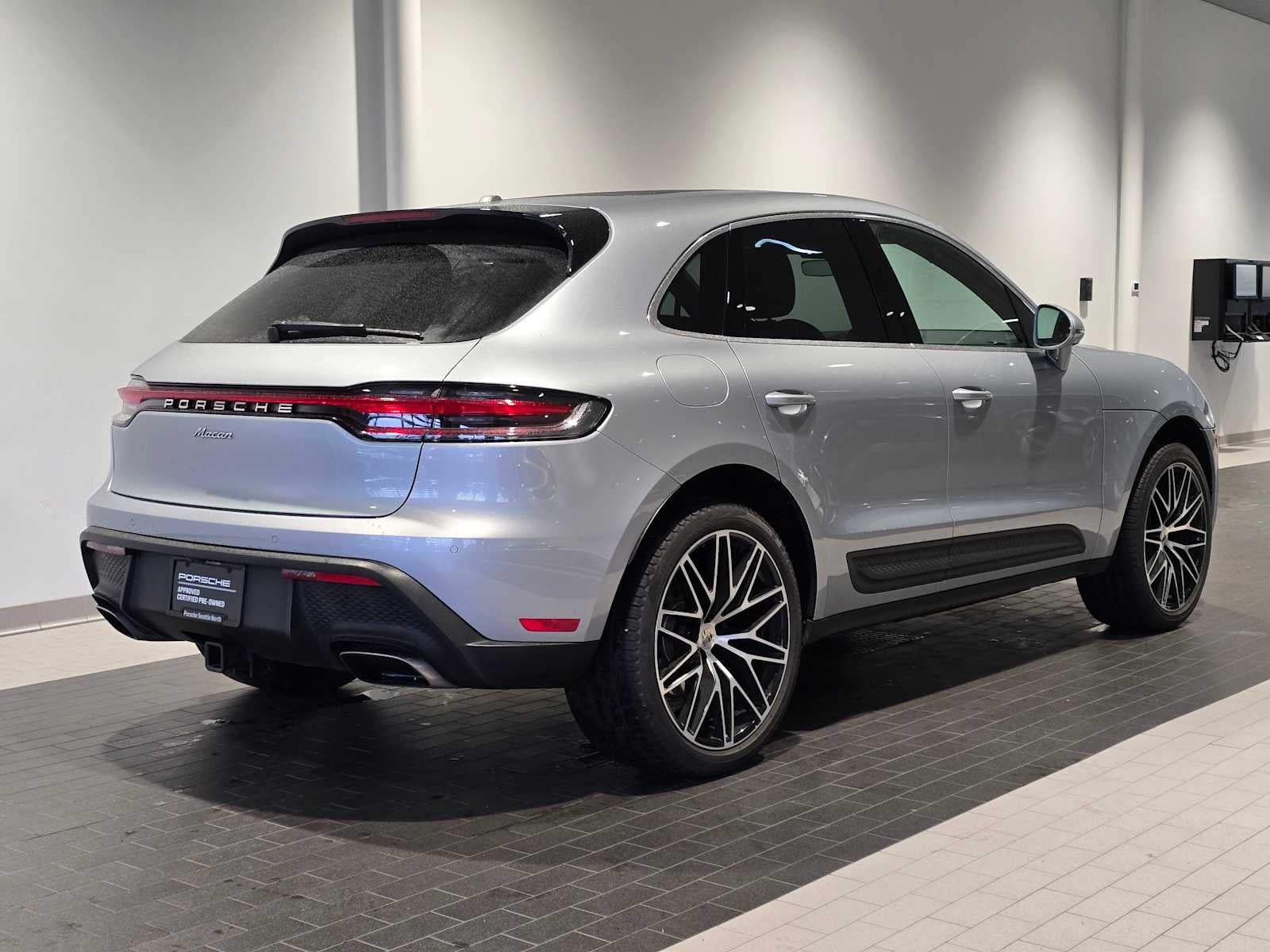 2025 Porsche Macan Base