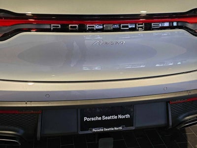 2025 Porsche Macan Base