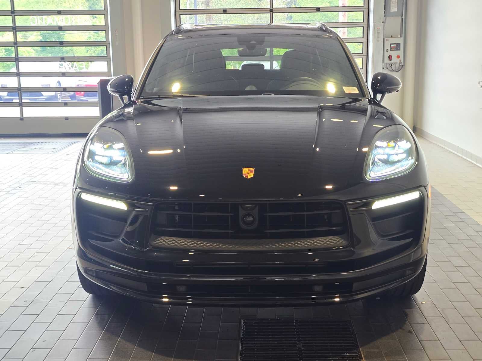 2025 Porsche Macan Base