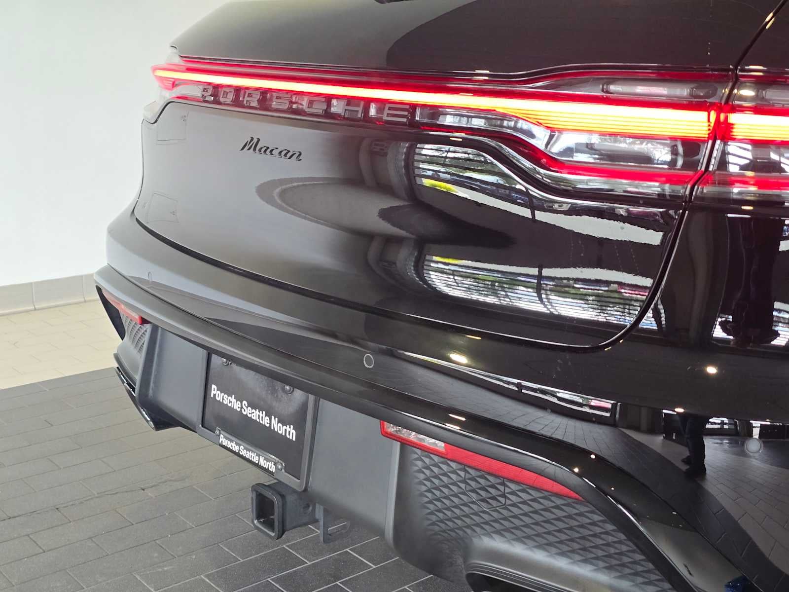 2025 Porsche Macan Base