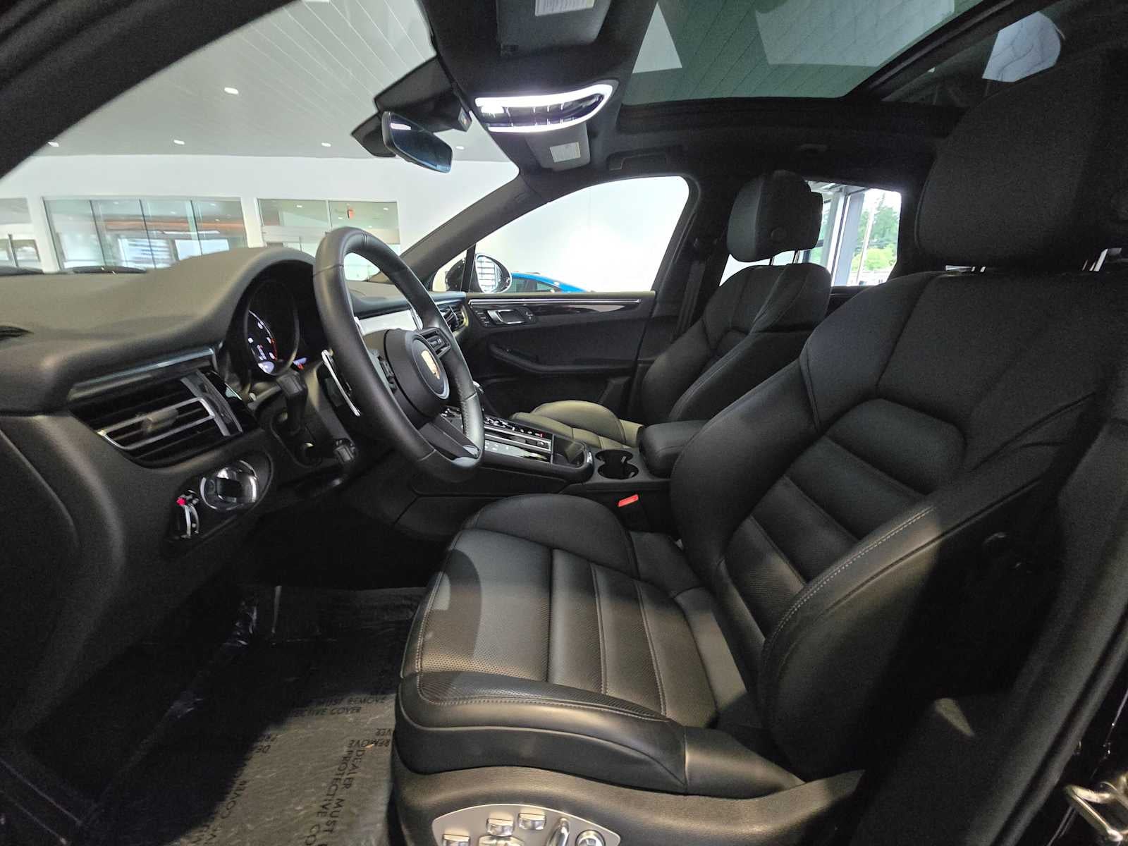 2025 Porsche Macan Base
