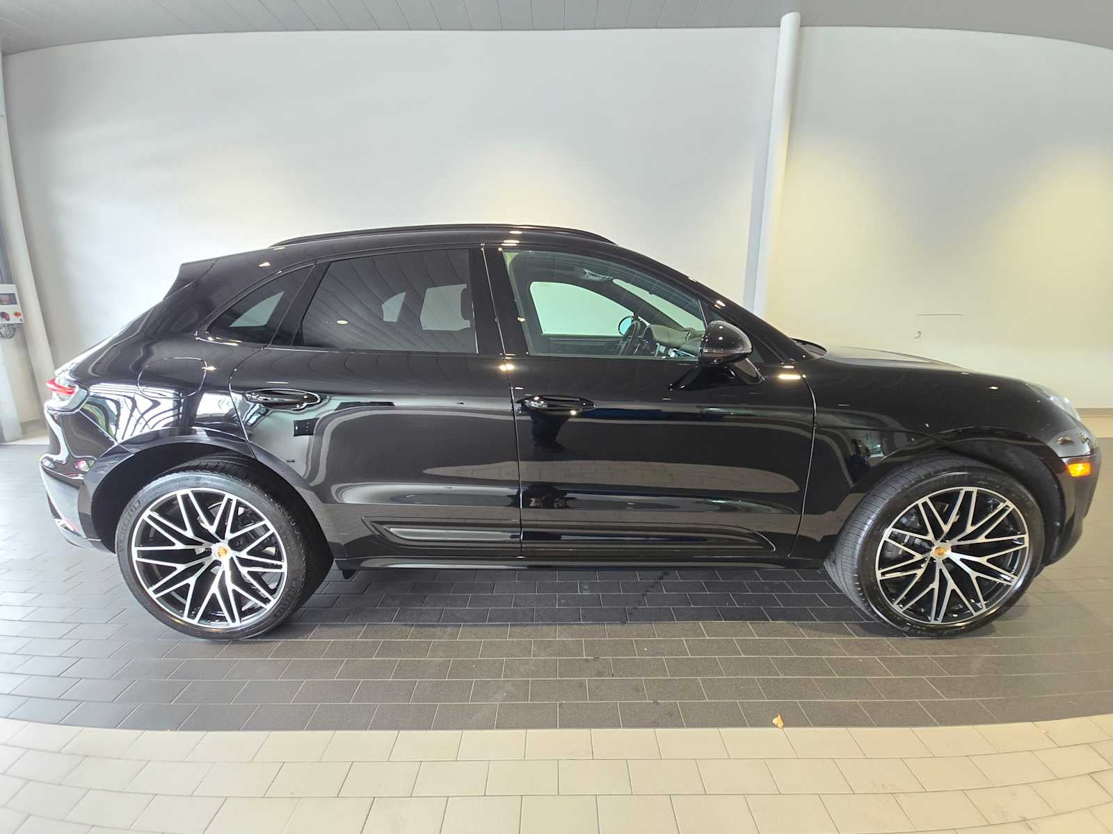 2025 Porsche Macan Base