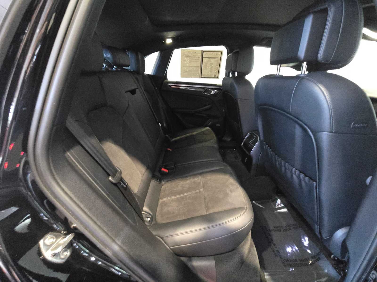 2021 Porsche Macan Macan