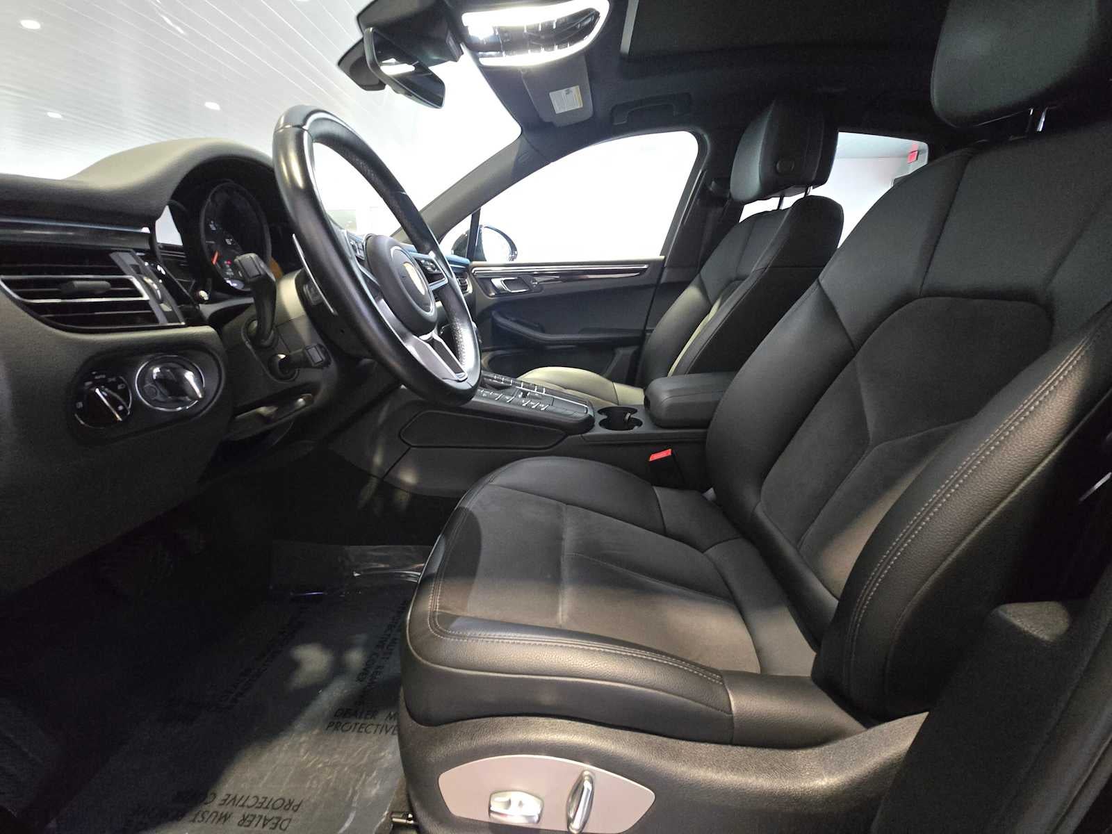 2021 Porsche Macan Macan