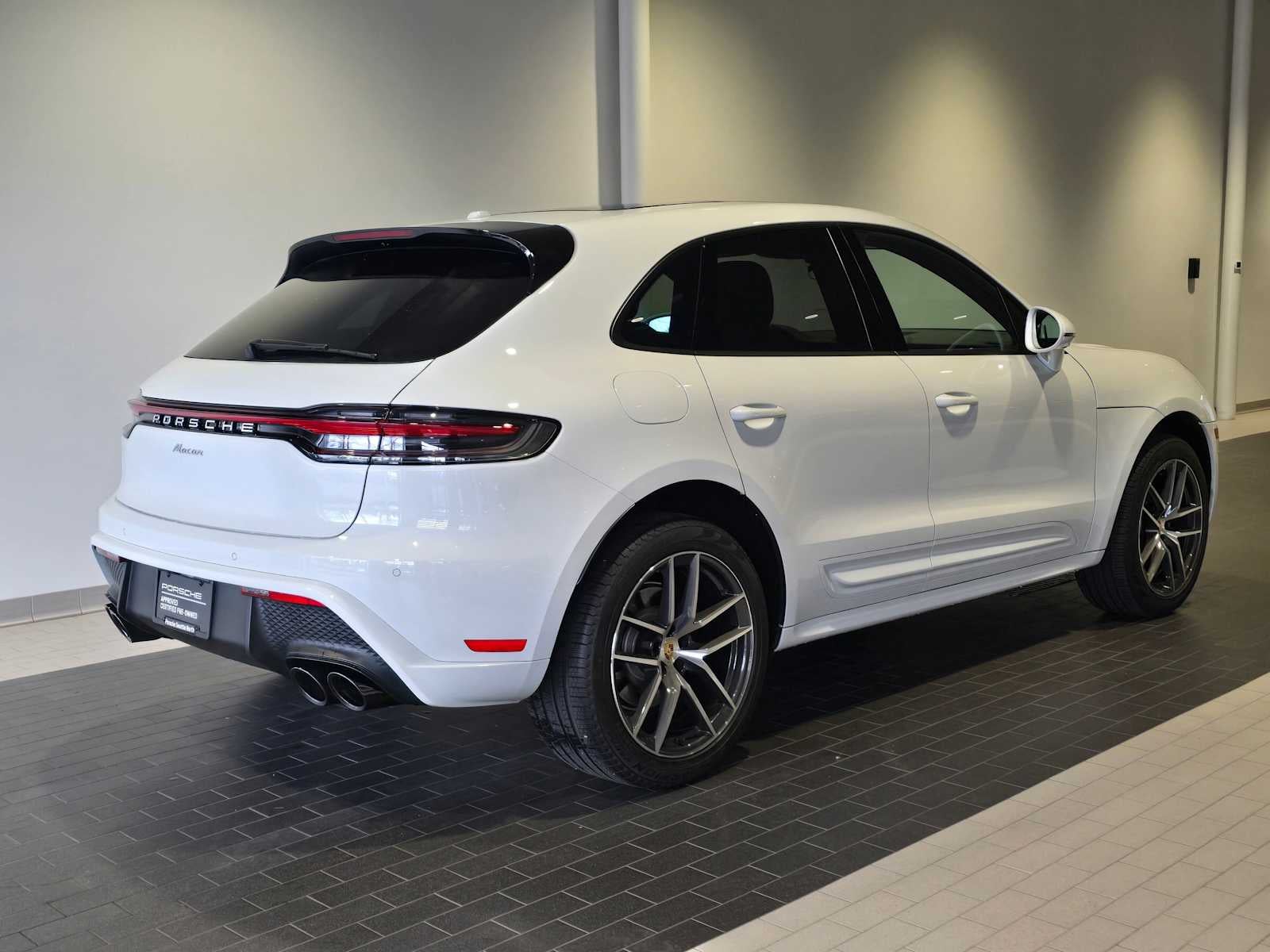 2025 Porsche Macan Base