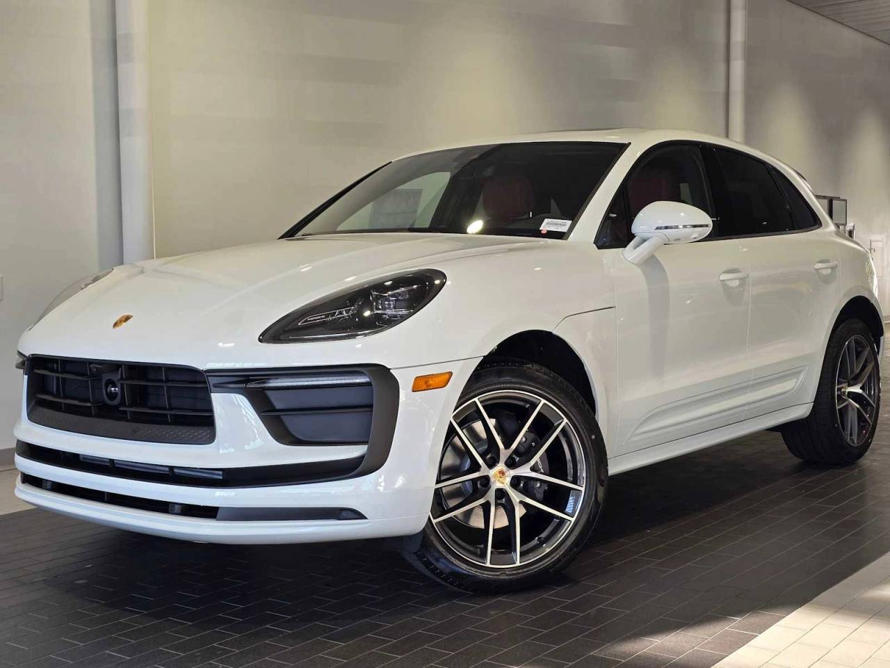 2025 Porsche Macan Base