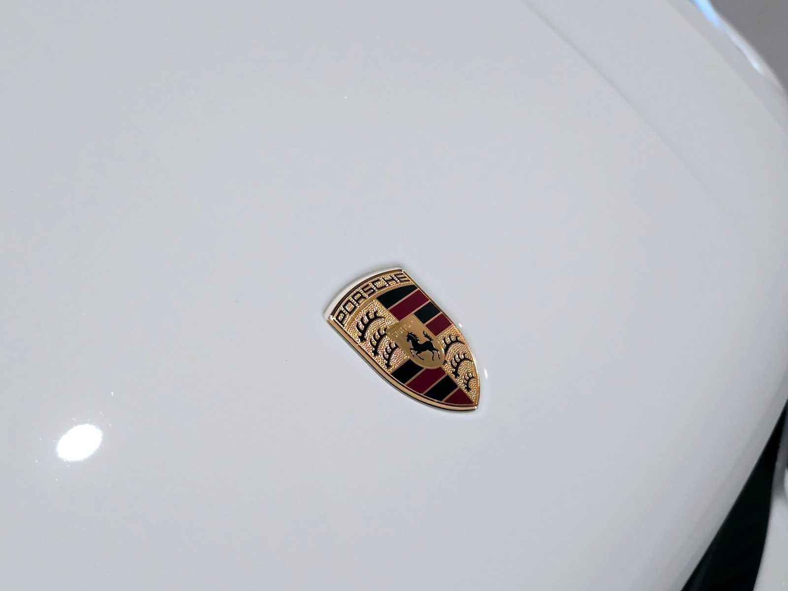 2025 Porsche Macan Base