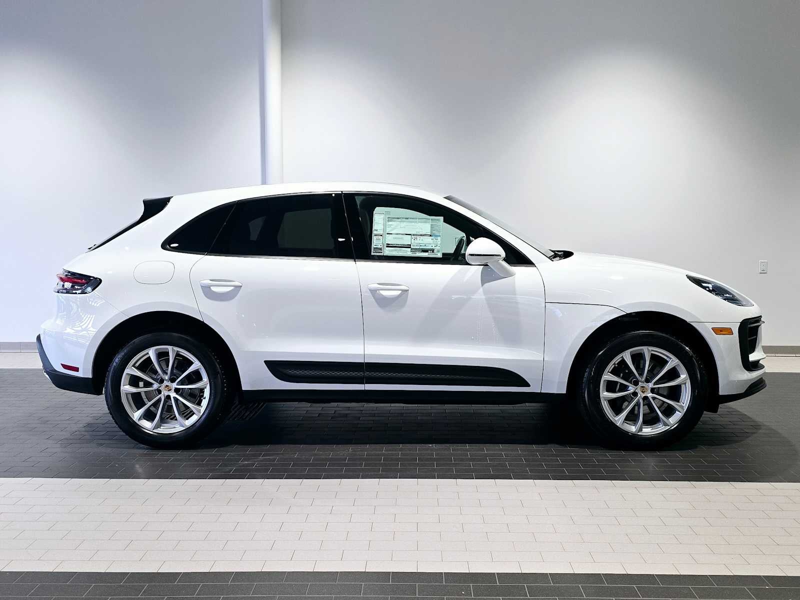 2025 Porsche Macan Base