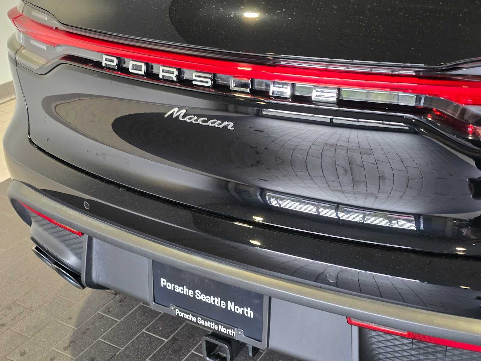 2025 Porsche Macan Base