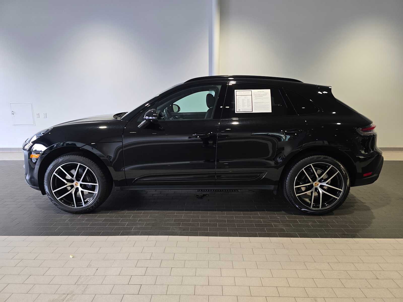 2025 Porsche Macan Base