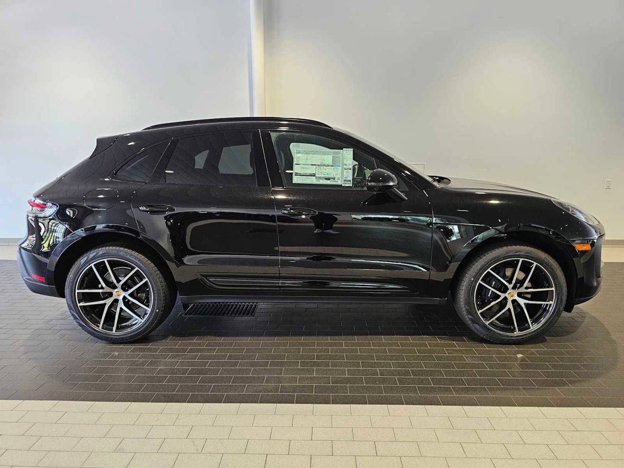 2025 Porsche Macan Base