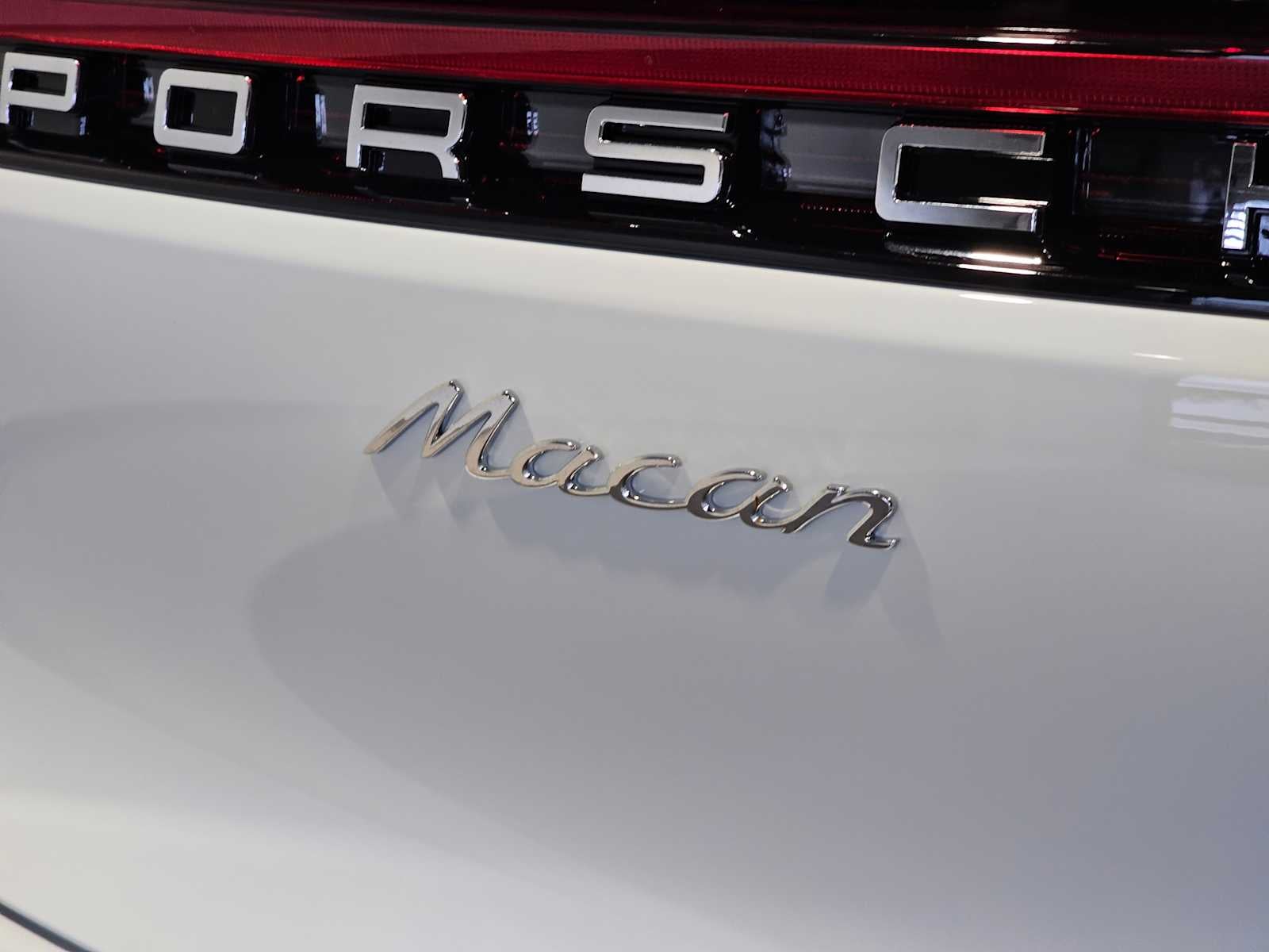 2025 Porsche Macan Base