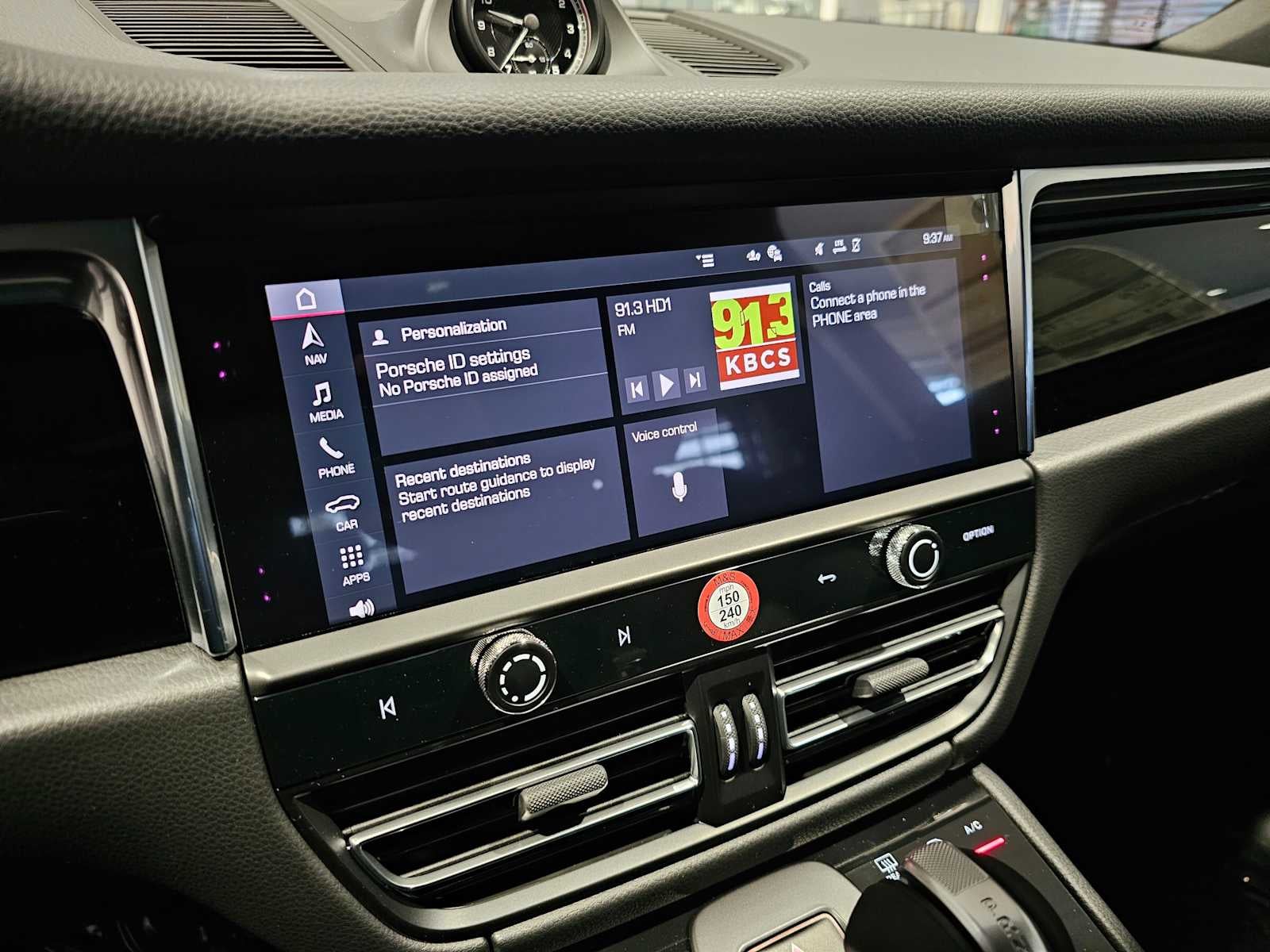 2025 Porsche Macan Base