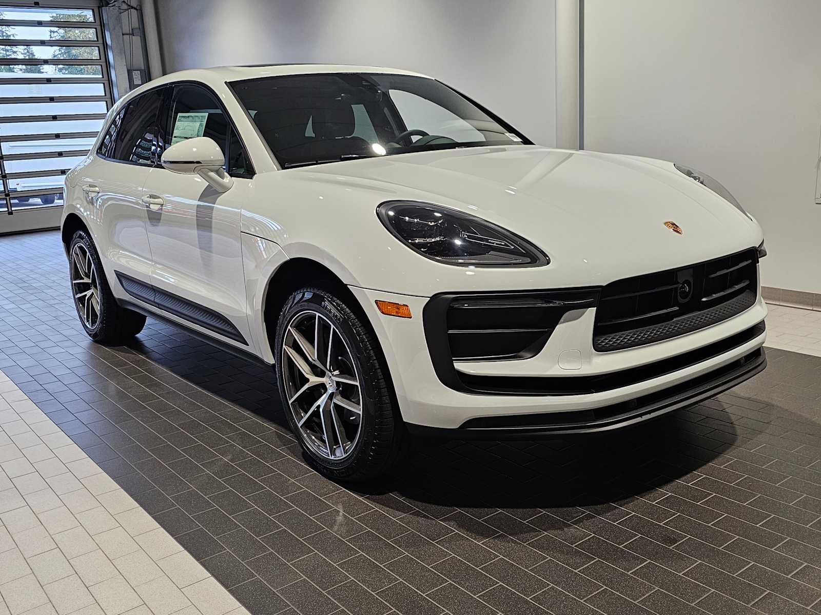 2025 Porsche Macan Base