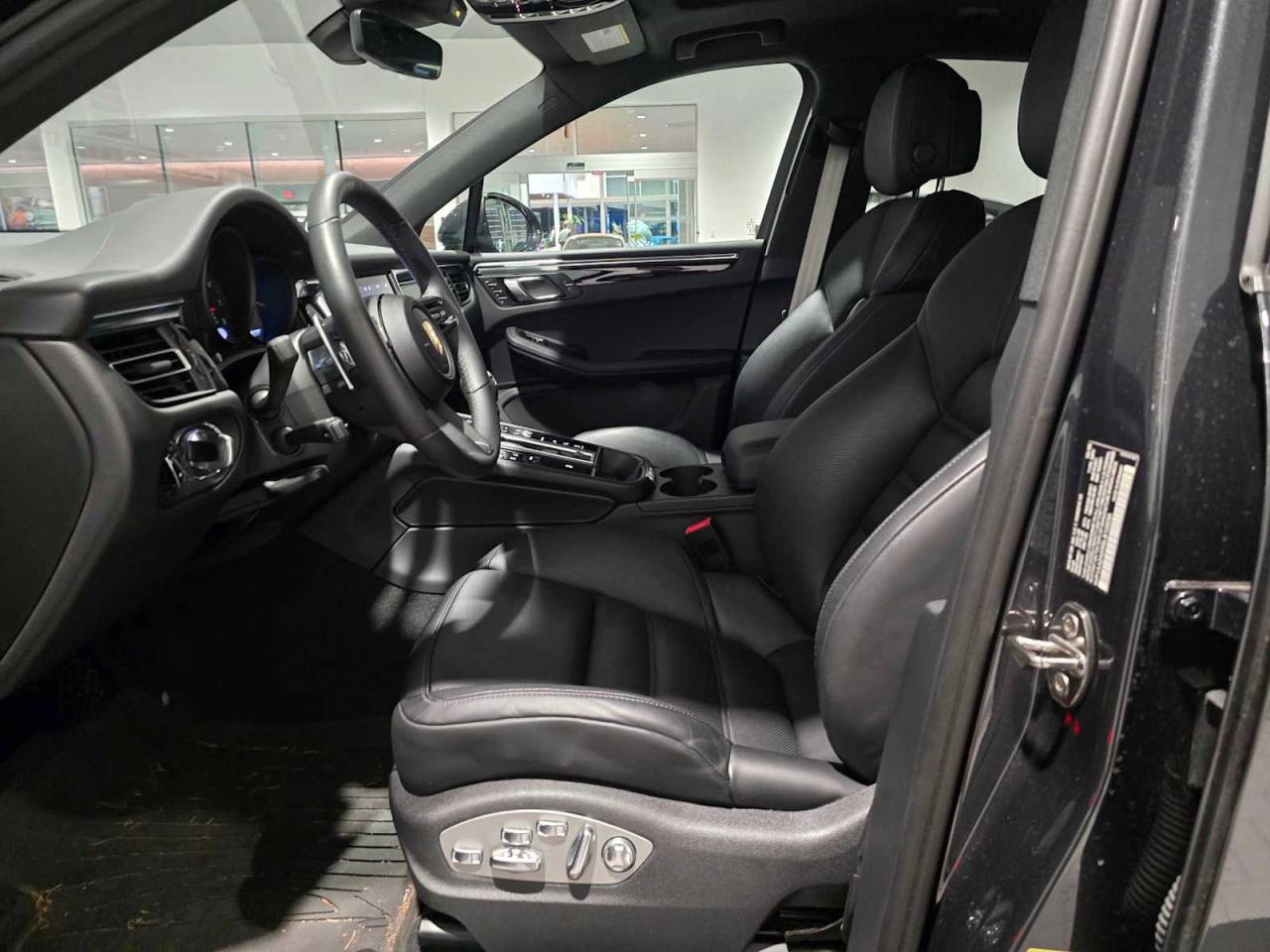 2025 Porsche Macan Base