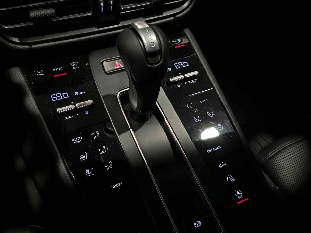 2025 Porsche Macan Base