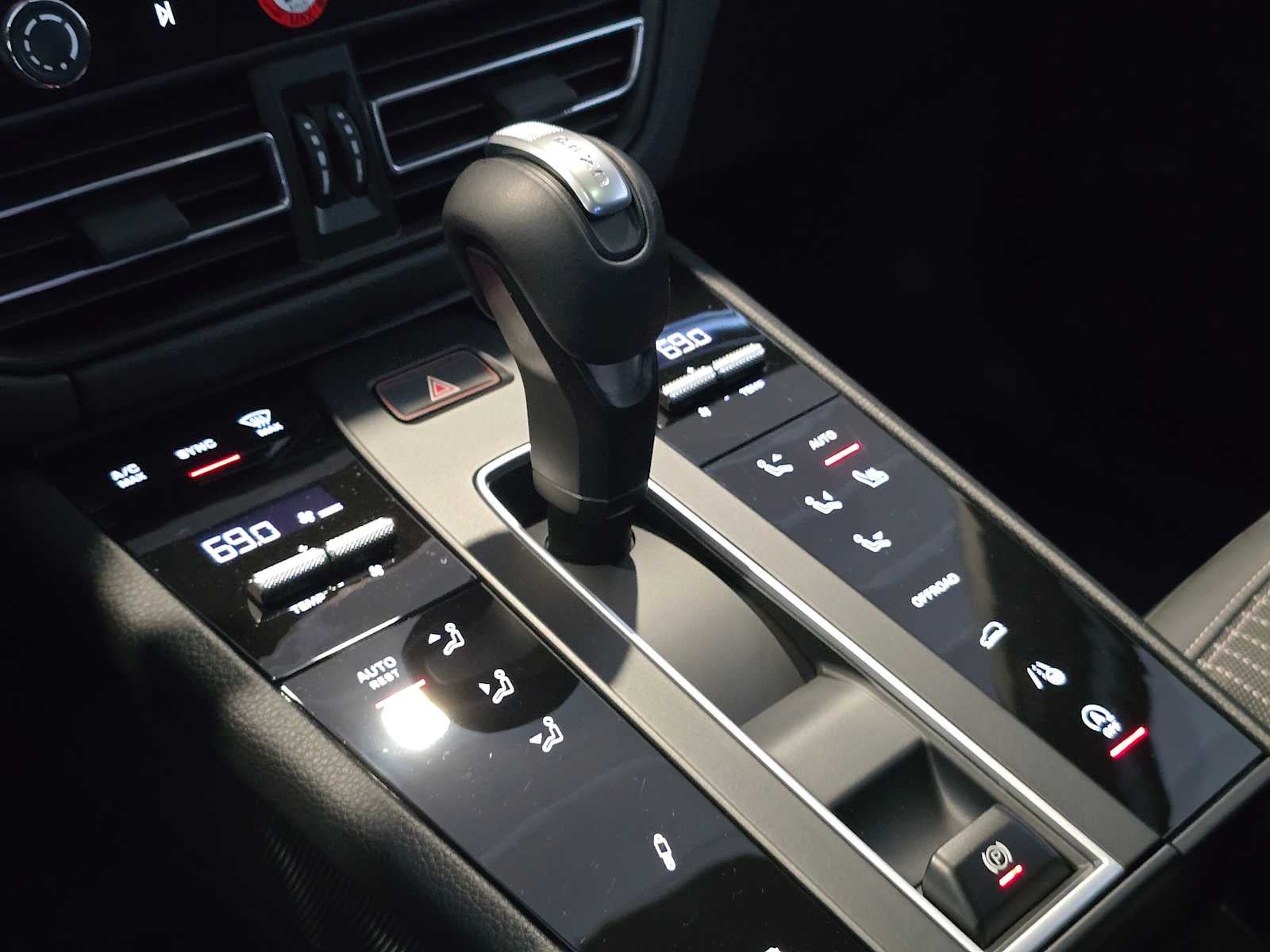 2025 Porsche Macan T