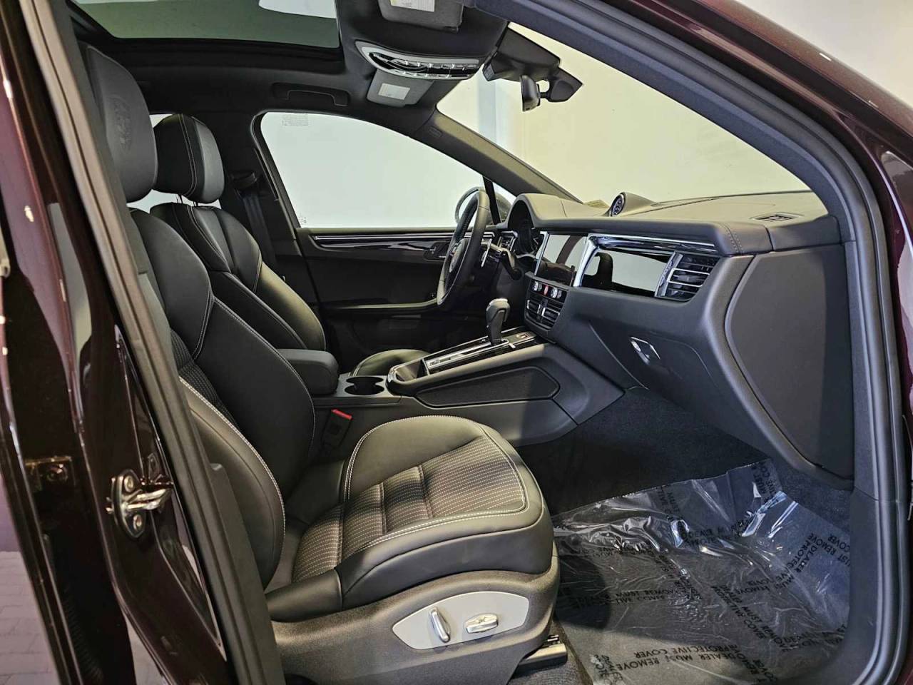 2025 Porsche Macan T