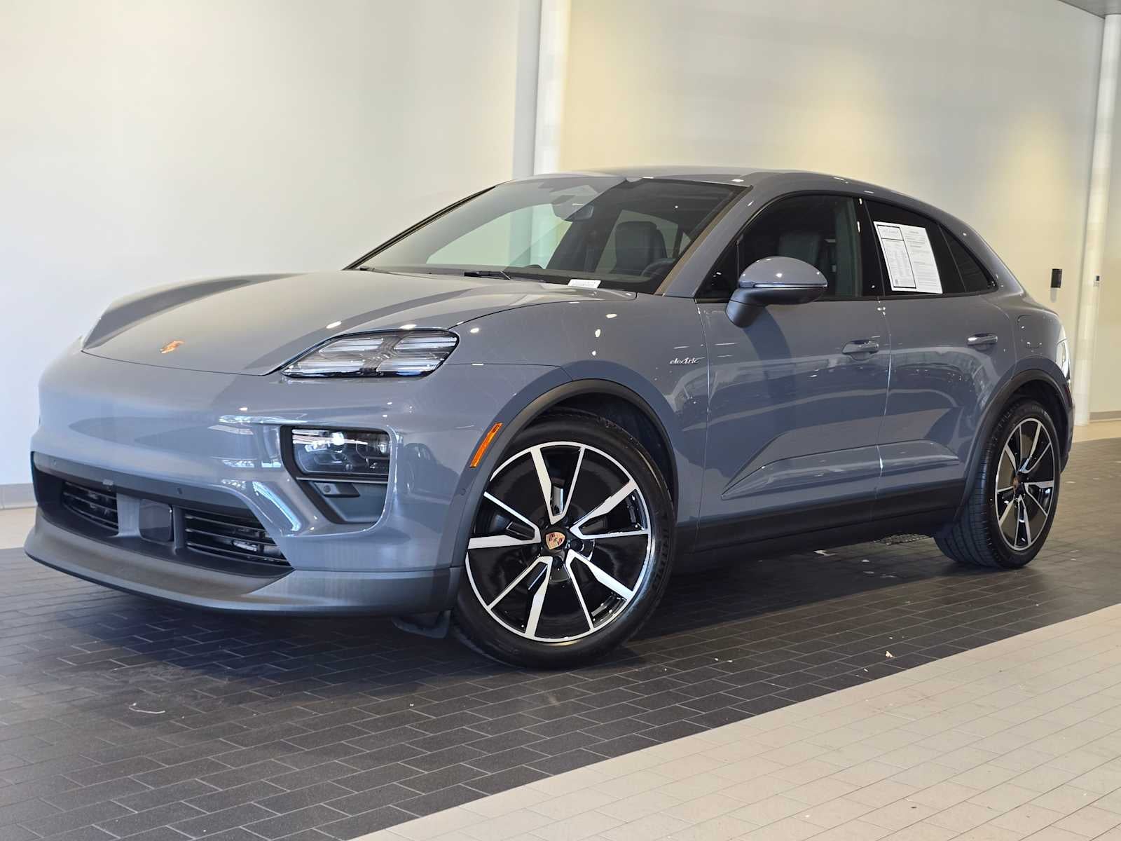 2025 Porsche Macan Electric 4