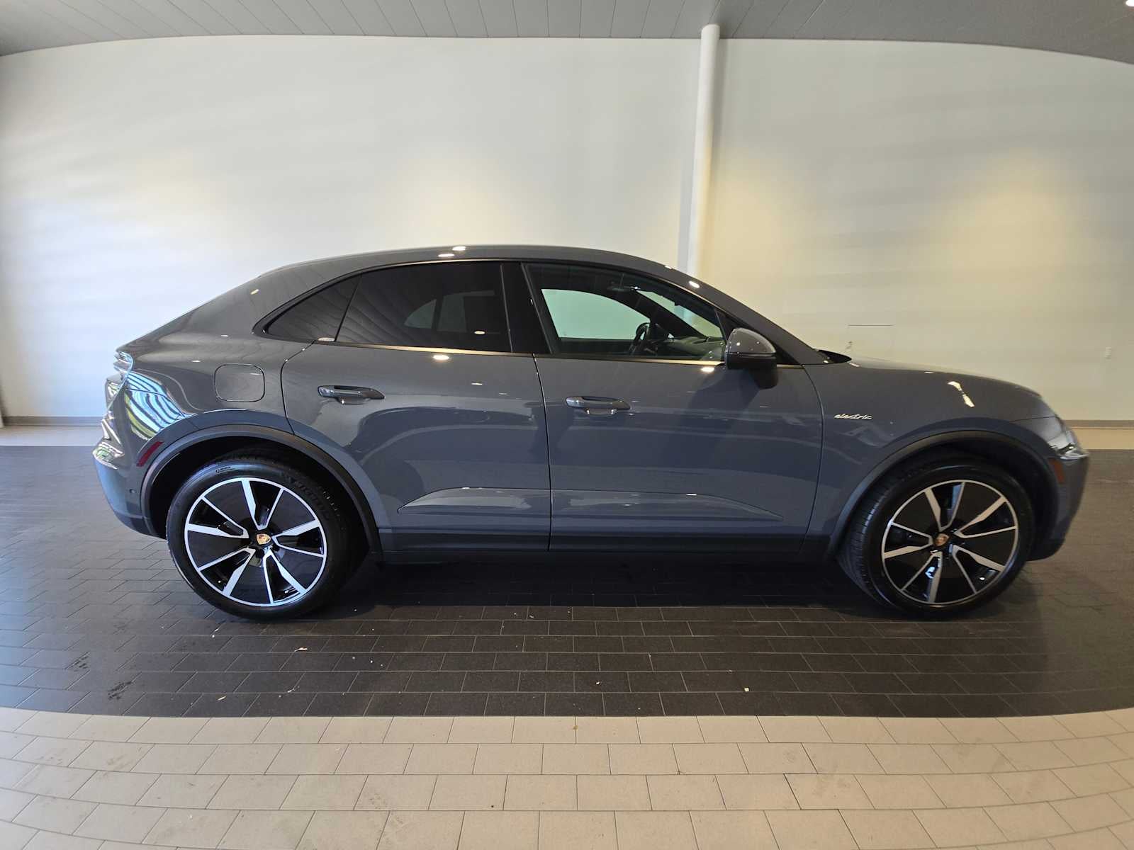 2025 Porsche Macan Electric 4