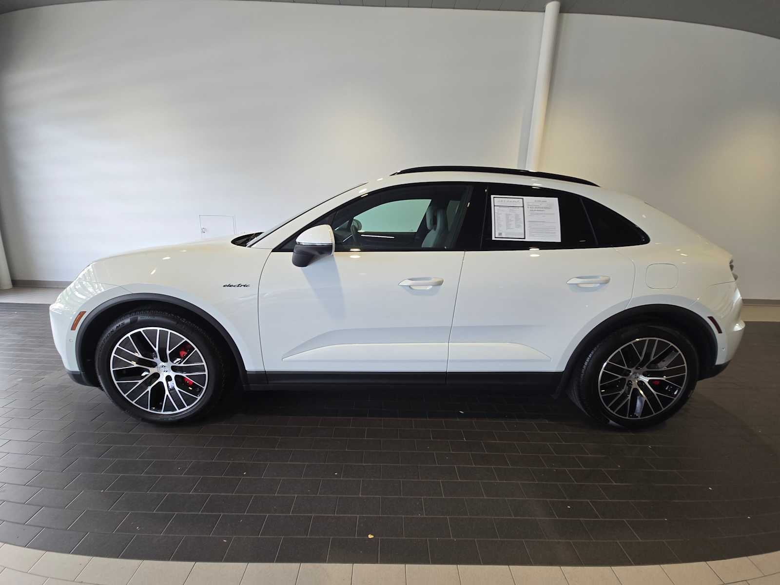 2025 Porsche Macan Electric 4S