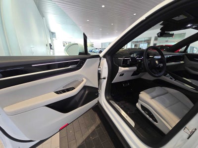 2025 Porsche Macan Electric 4S