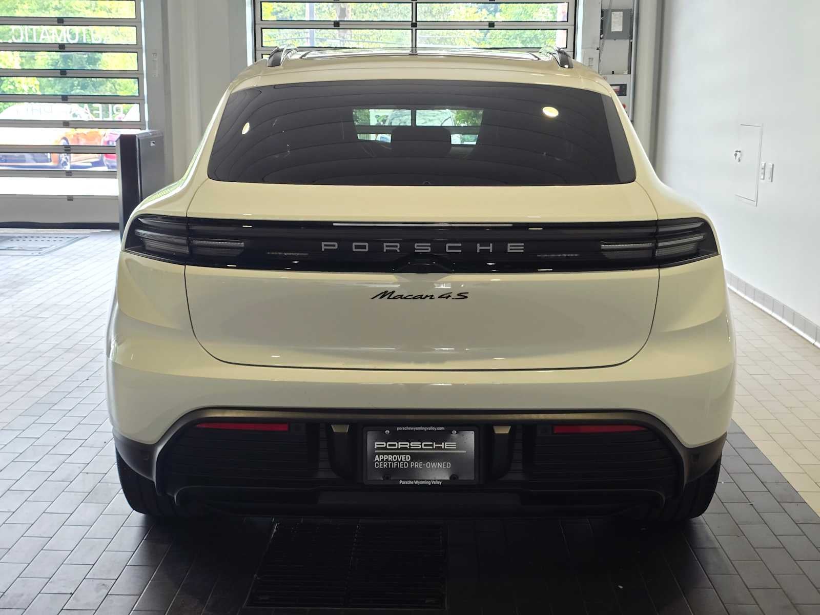 2025 Porsche Macan Electric 4S