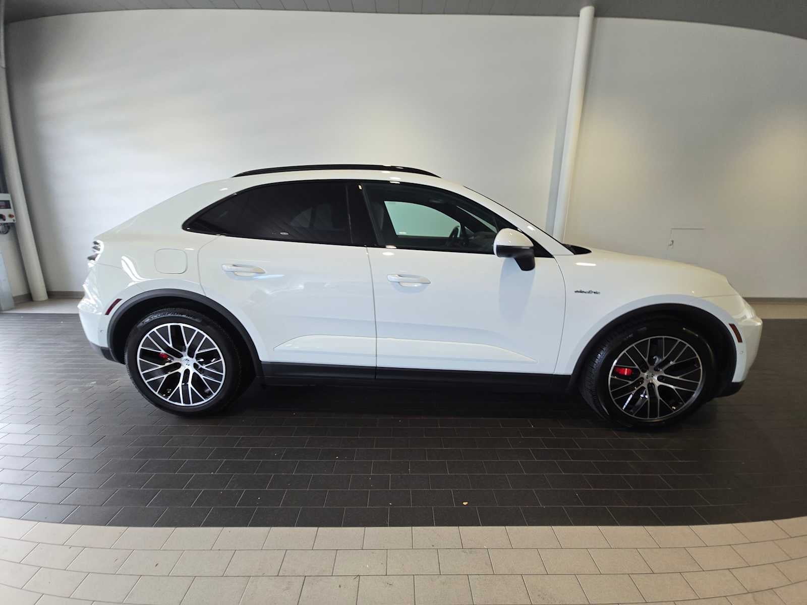 2025 Porsche Macan Electric 4S