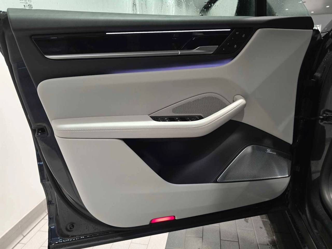 2025 Porsche Macan Macan 4S Electric