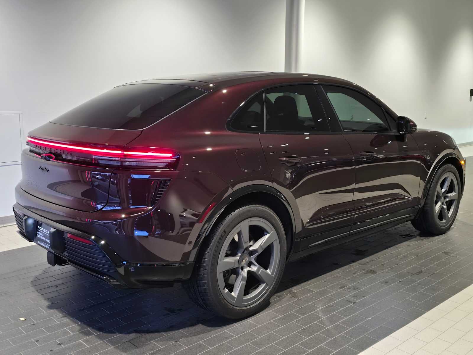 2025 Porsche Macan Electric Turbo