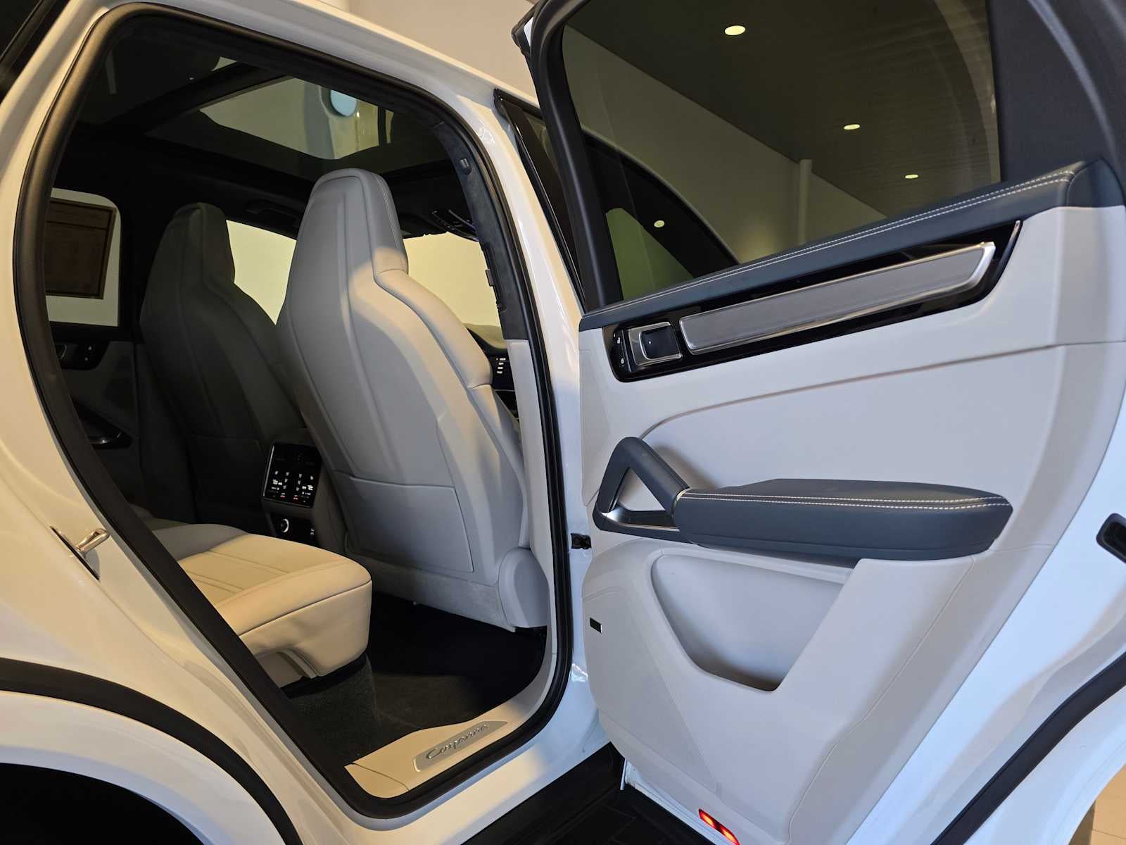 2023 Porsche Cayenne Turbo