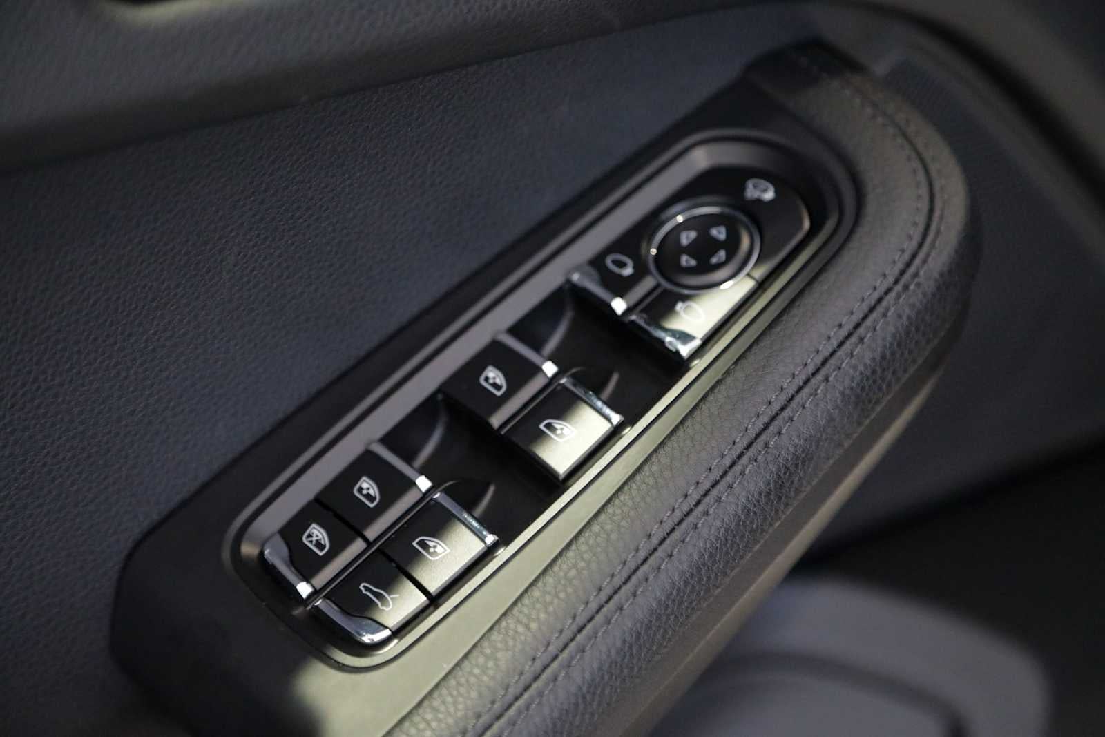 2025 Porsche Macan Macan S