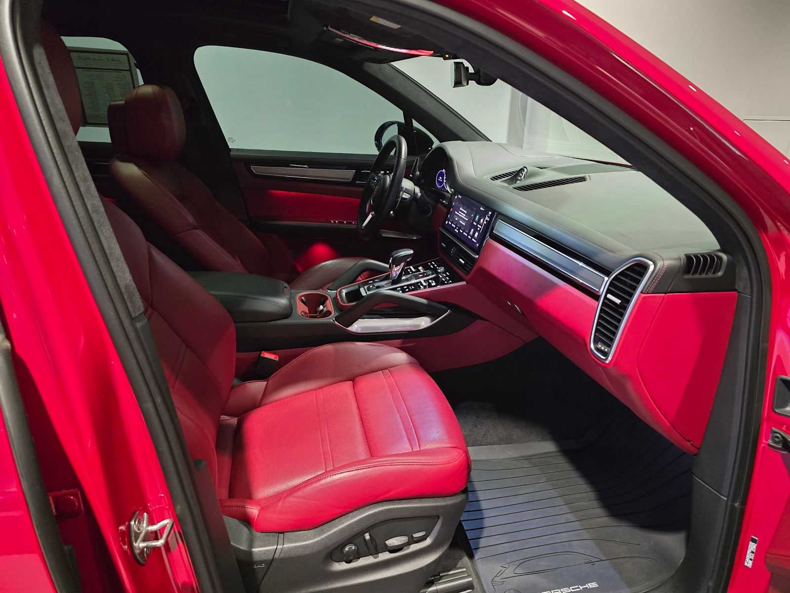 2023 Porsche Cayenne Turbo S E-Hybrid