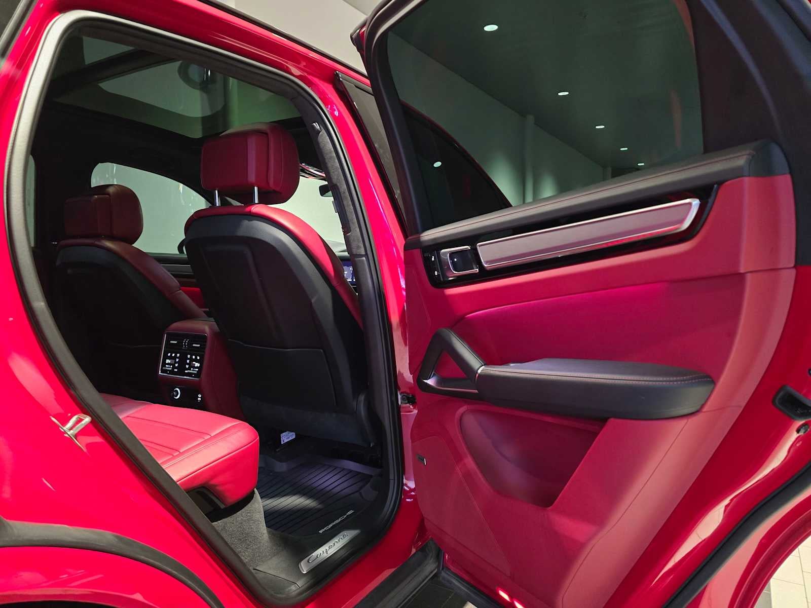 2023 Porsche Cayenne Turbo S E-Hybrid