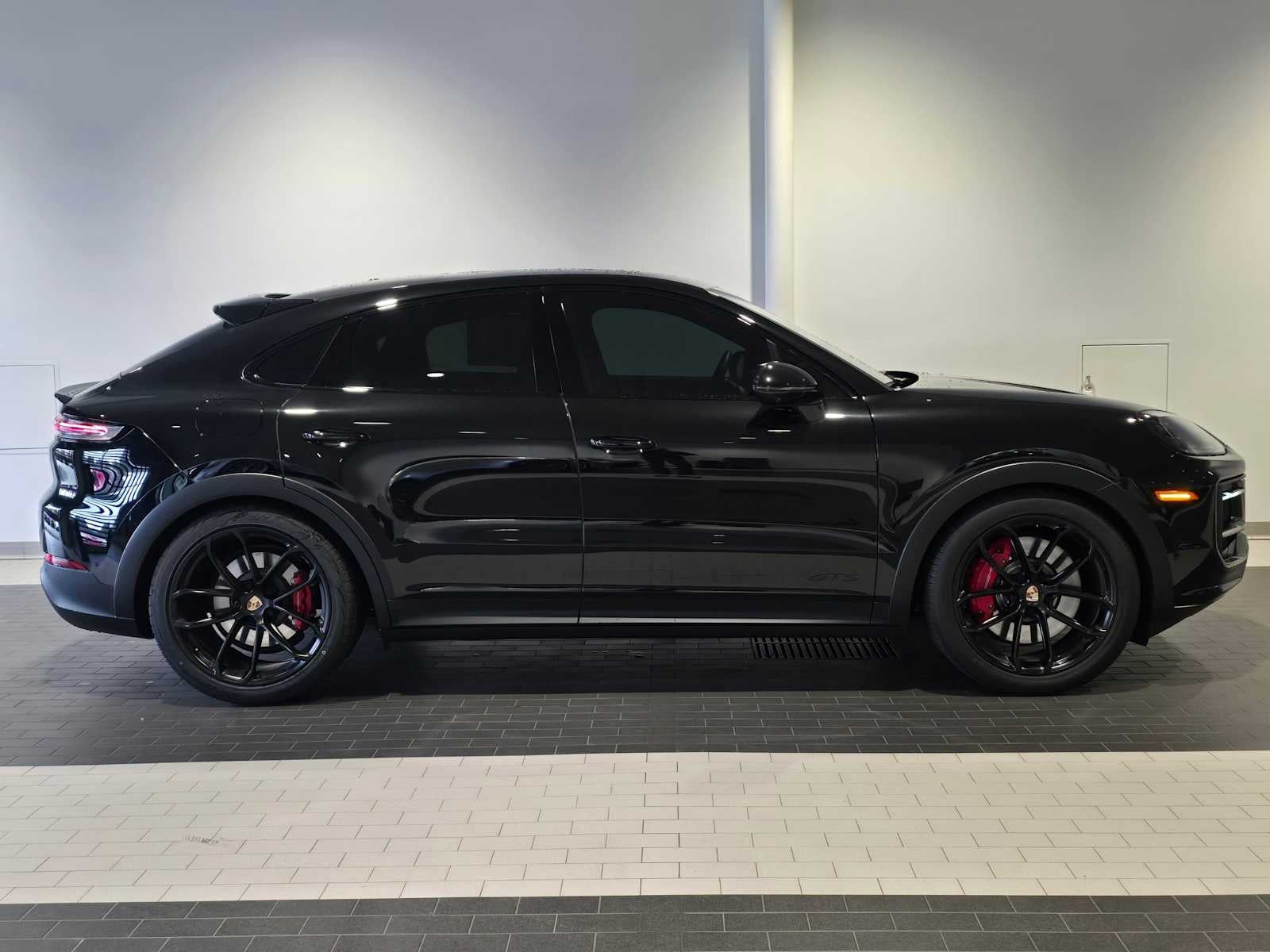 2025 Porsche Cayenne GTS